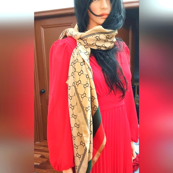 GUCCI SILK SCARF - Picture 1 of 7